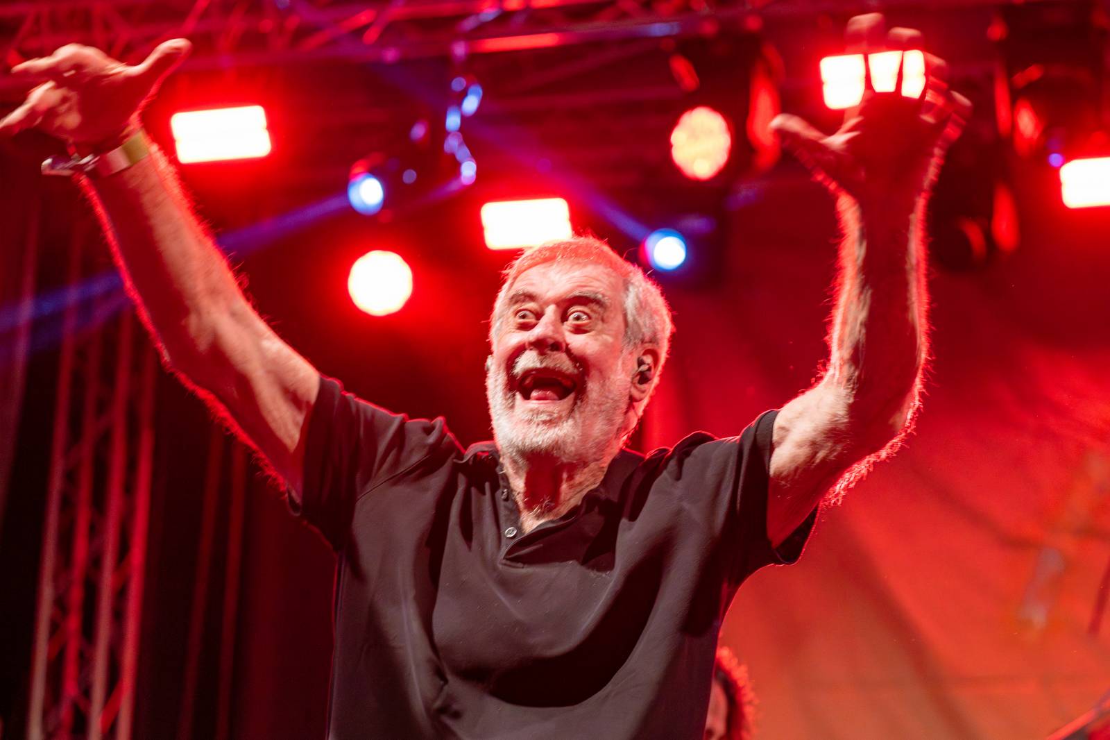 Ve Všeticích odstartovaly Krásný ztráty. J.A.R. vystoupili bez Oto Klempíře, bavili i Michal Prokop s Framus Five a Pan Lynx