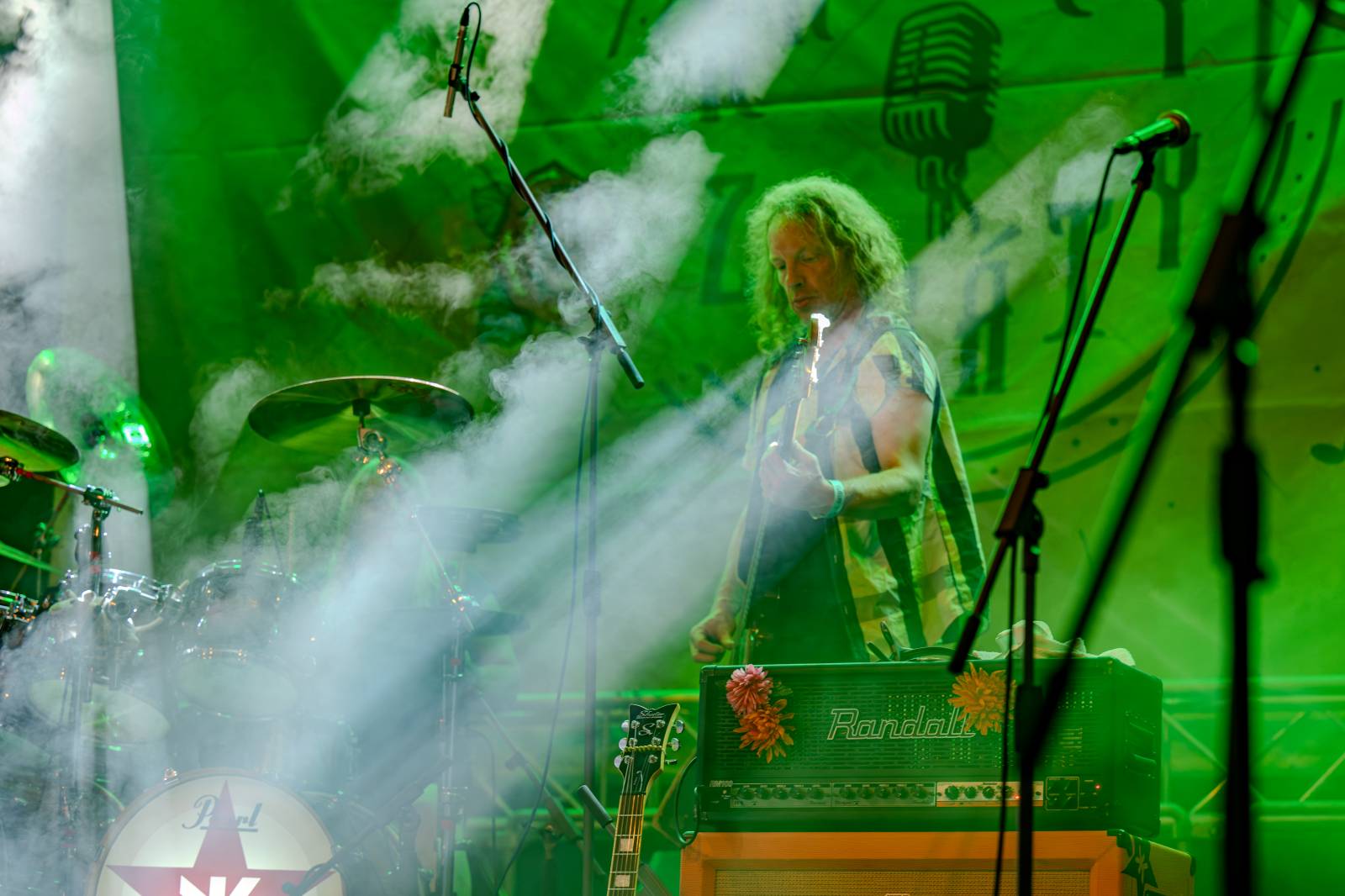 Ve Všeticích odstartovaly Krásný ztráty. J.A.R. vystoupili bez Oto Klempíře, bavili i Michal Prokop s Framus Five a Pan Lynx