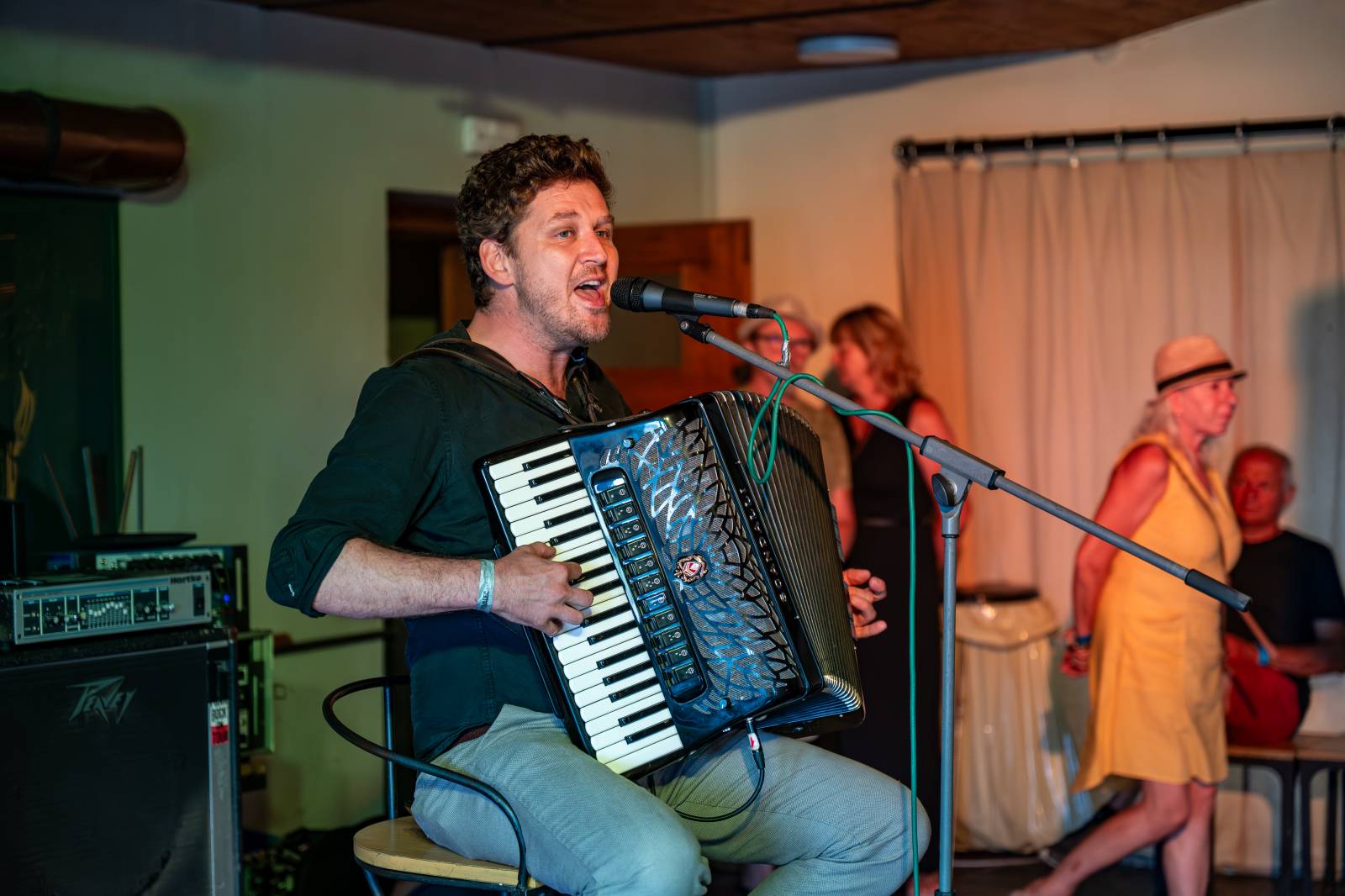 Ve Všeticích odstartovaly Krásný ztráty. J.A.R. vystoupili bez Oto Klempíře, bavili i Michal Prokop s Framus Five a Pan Lynx