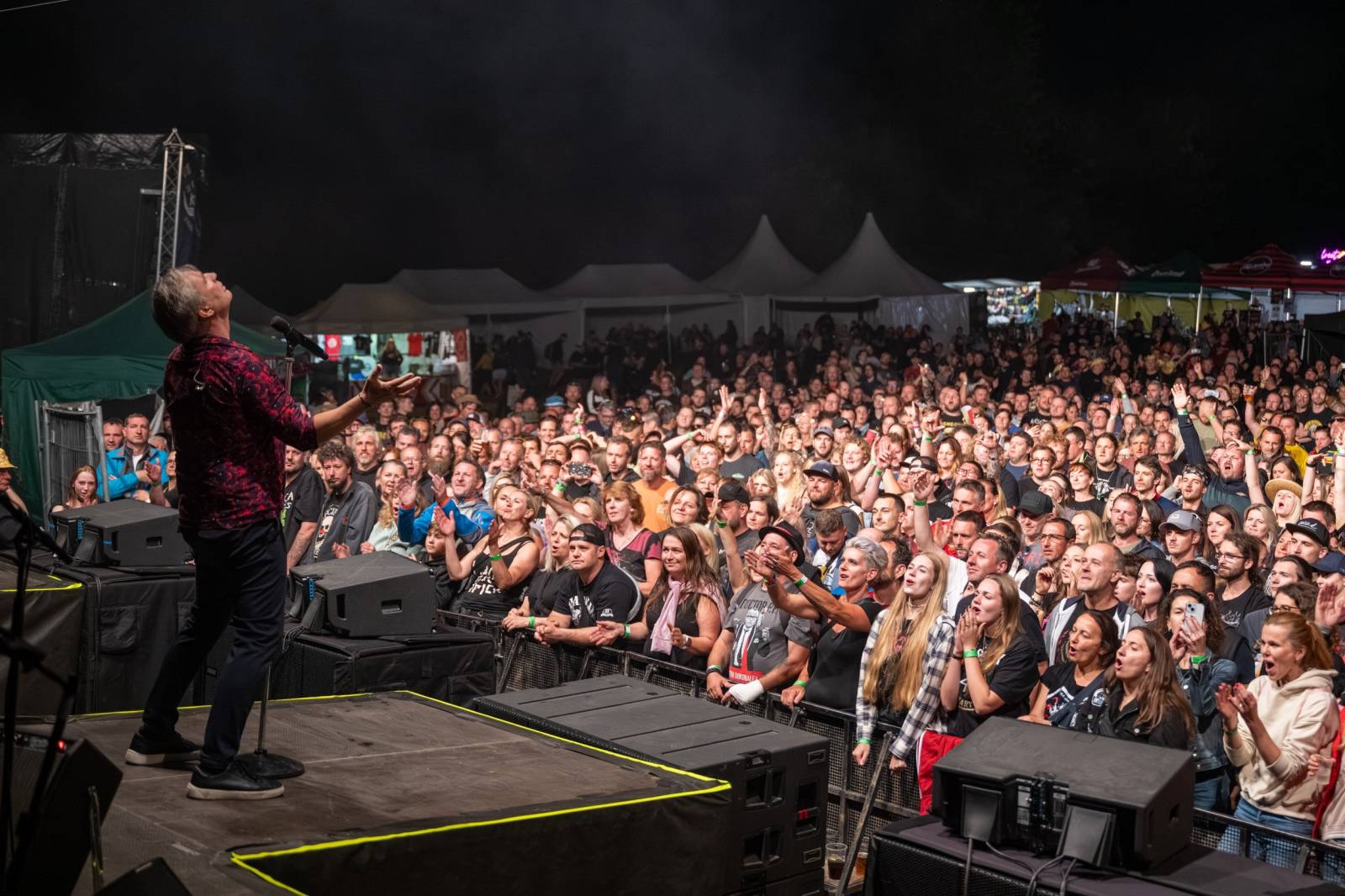 Keltská noc se přestěhovala do Vysoké nad Jizerou. Hvězdami prvního dne byli Mig 21, Vypsaná fiXa, Totální nasazení, Alkehol i Krucipüsk