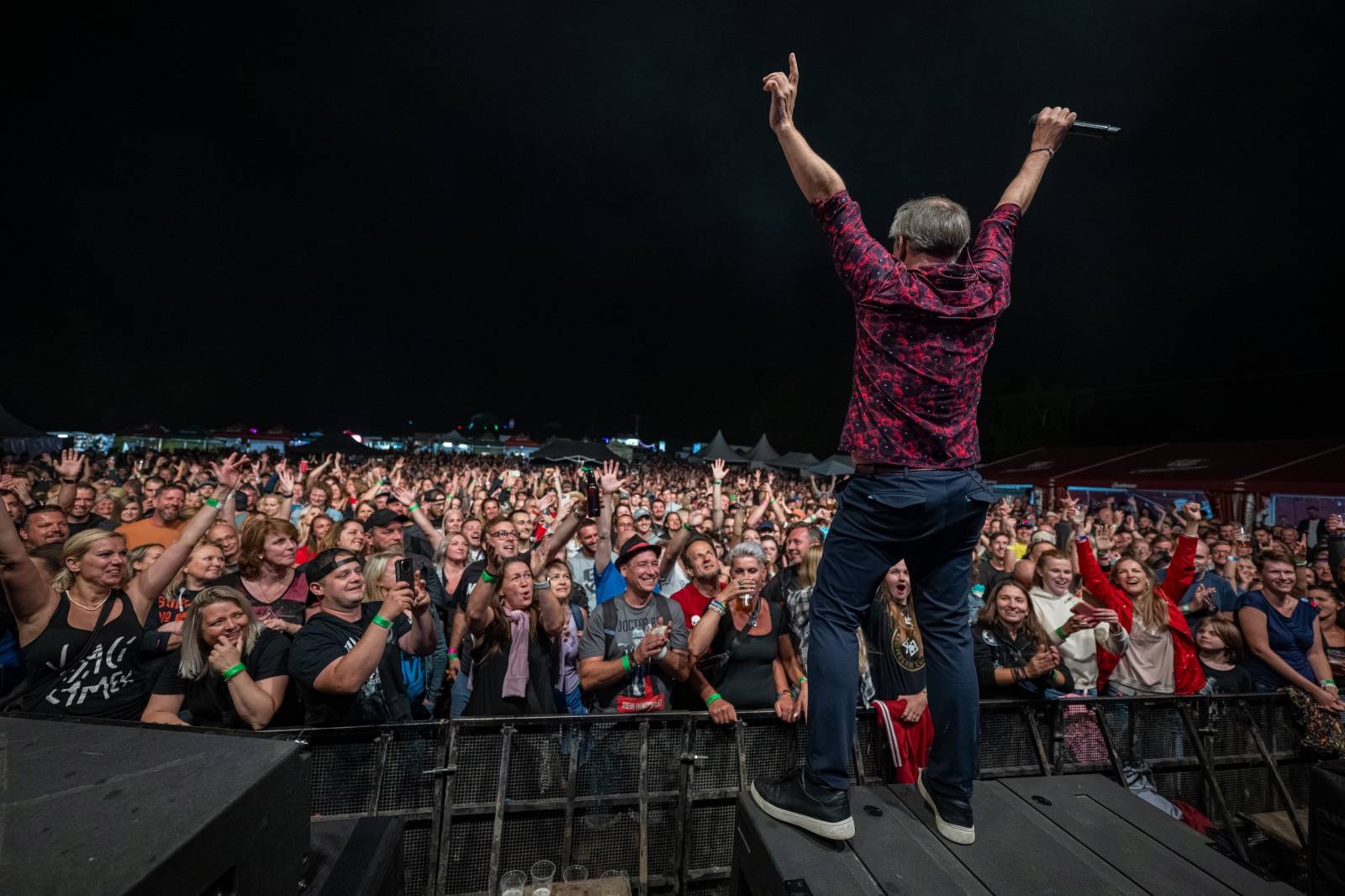 Keltská noc se přestěhovala do Vysoké nad Jizerou. Hvězdami prvního dne byli Mig 21, Vypsaná fiXa, Totální nasazení, Alkehol i Krucipüsk