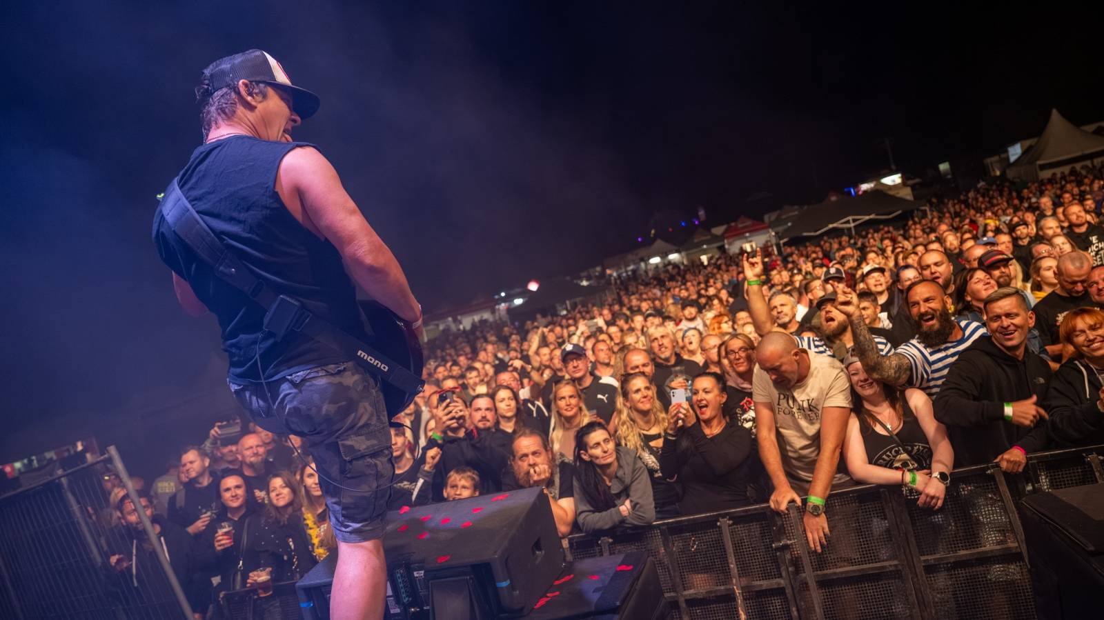 Keltská noc se přestěhovala do Vysoké nad Jizerou. Hvězdami prvního dne byli Mig 21, Vypsaná fiXa, Totální nasazení, Alkehol i Krucipüsk