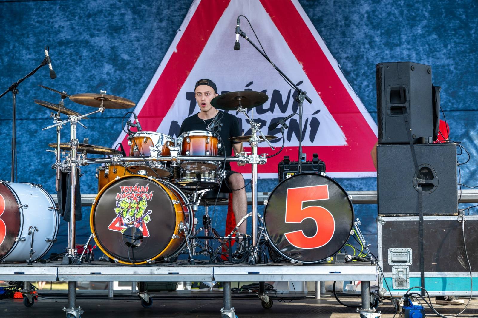 Keltská noc se přestěhovala do Vysoké nad Jizerou. Hvězdami prvního dne byli Mig 21, Vypsaná fiXa, Totální nasazení, Alkehol i Krucipüsk