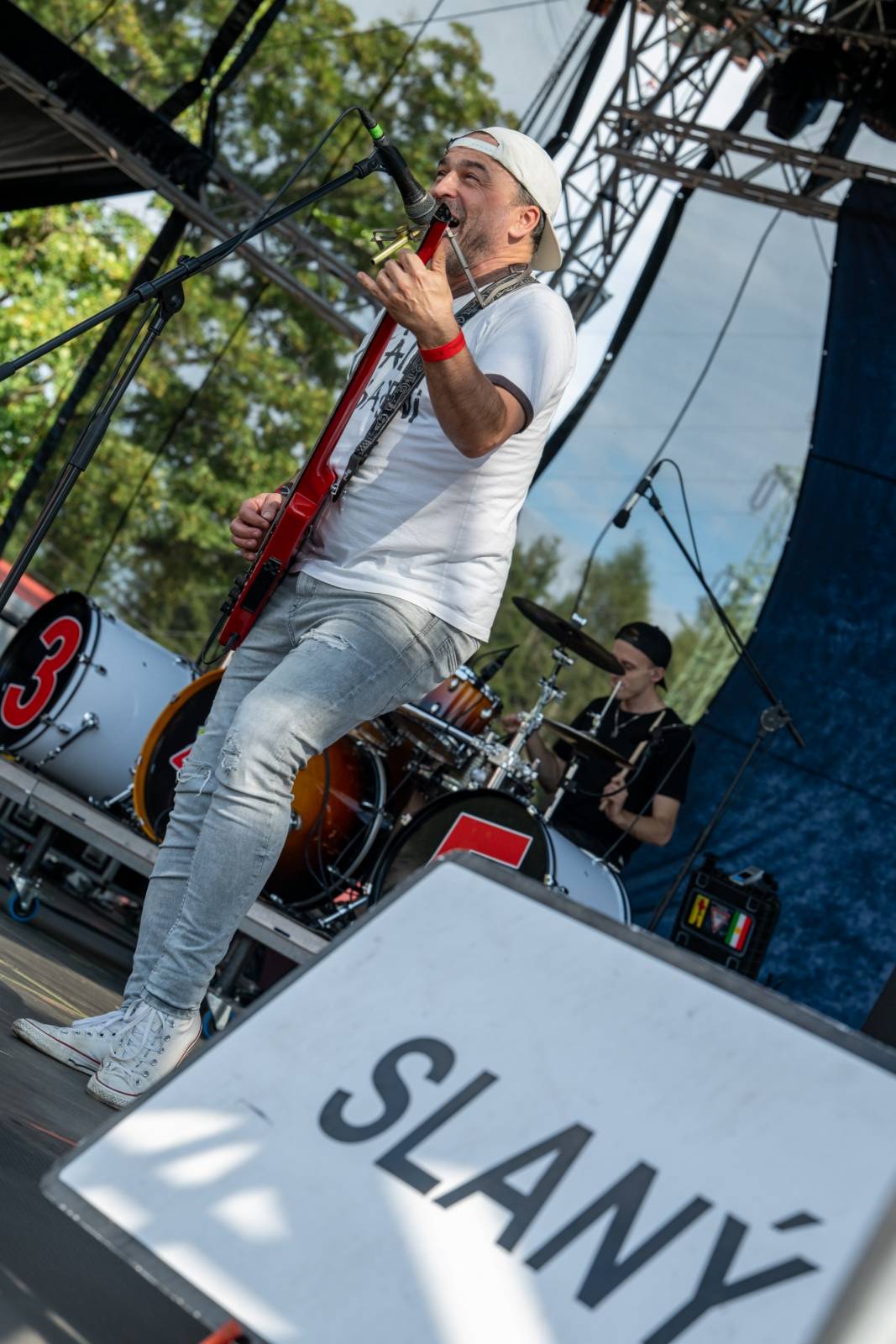 Keltská noc se přestěhovala do Vysoké nad Jizerou. Hvězdami prvního dne byli Mig 21, Vypsaná fiXa, Totální nasazení, Alkehol i Krucipüsk