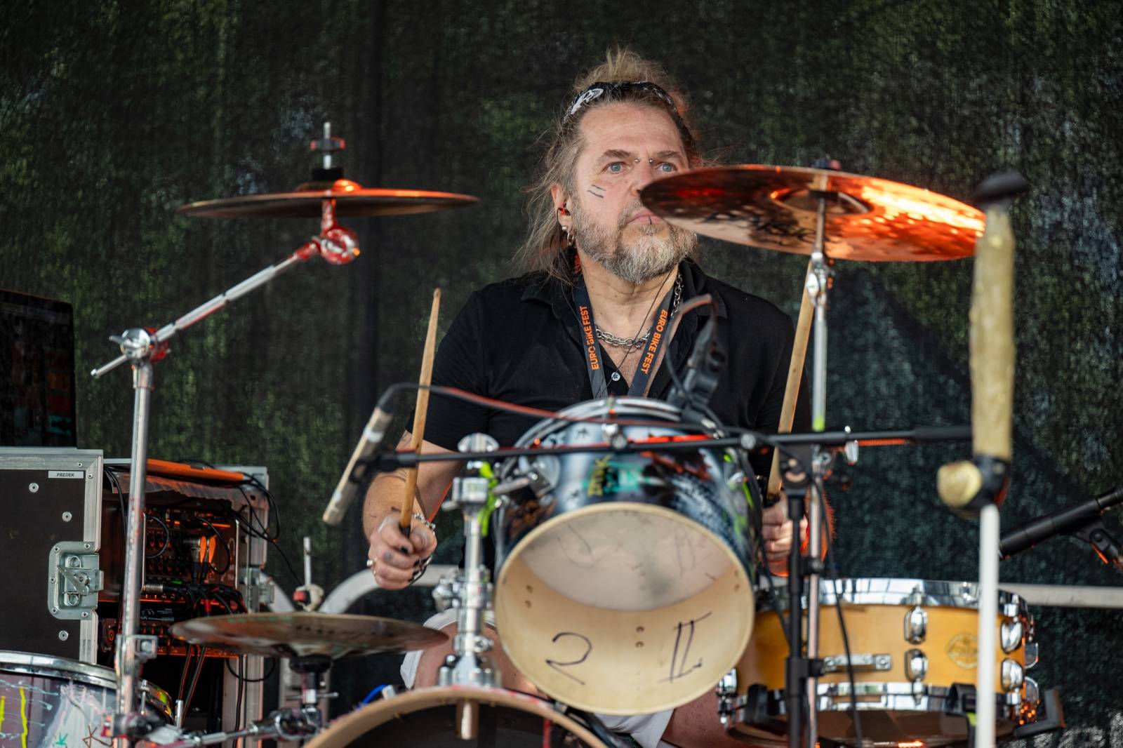 Keltská noc se přestěhovala do Vysoké nad Jizerou. Hvězdami prvního dne byli Mig 21, Vypsaná fiXa, Totální nasazení, Alkehol i Krucipüsk