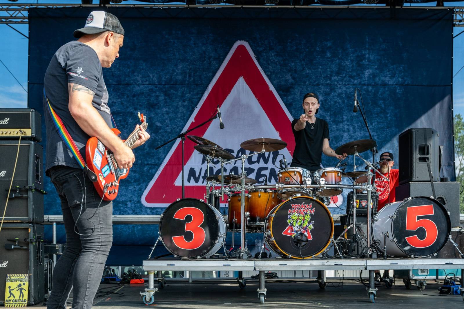 Keltská noc se přestěhovala do Vysoké nad Jizerou. Hvězdami prvního dne byli Mig 21, Vypsaná fiXa, Totální nasazení, Alkehol i Krucipüsk