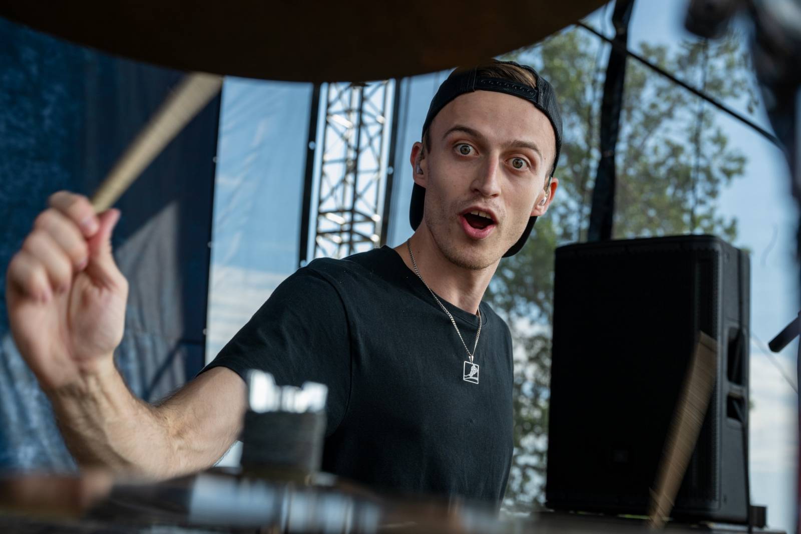 Keltská noc se přestěhovala do Vysoké nad Jizerou. Hvězdami prvního dne byli Mig 21, Vypsaná fiXa, Totální nasazení, Alkehol i Krucipüsk