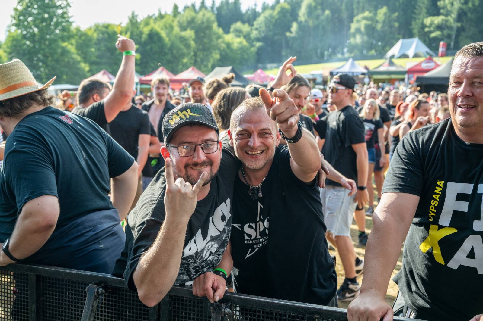 Keltská noc se přestěhovala do Vysoké nad Jizerou. Hvězdami prvního dne byli Mig 21, Vypsaná fiXa, Totální nasazení, Alkehol i Krucipüsk