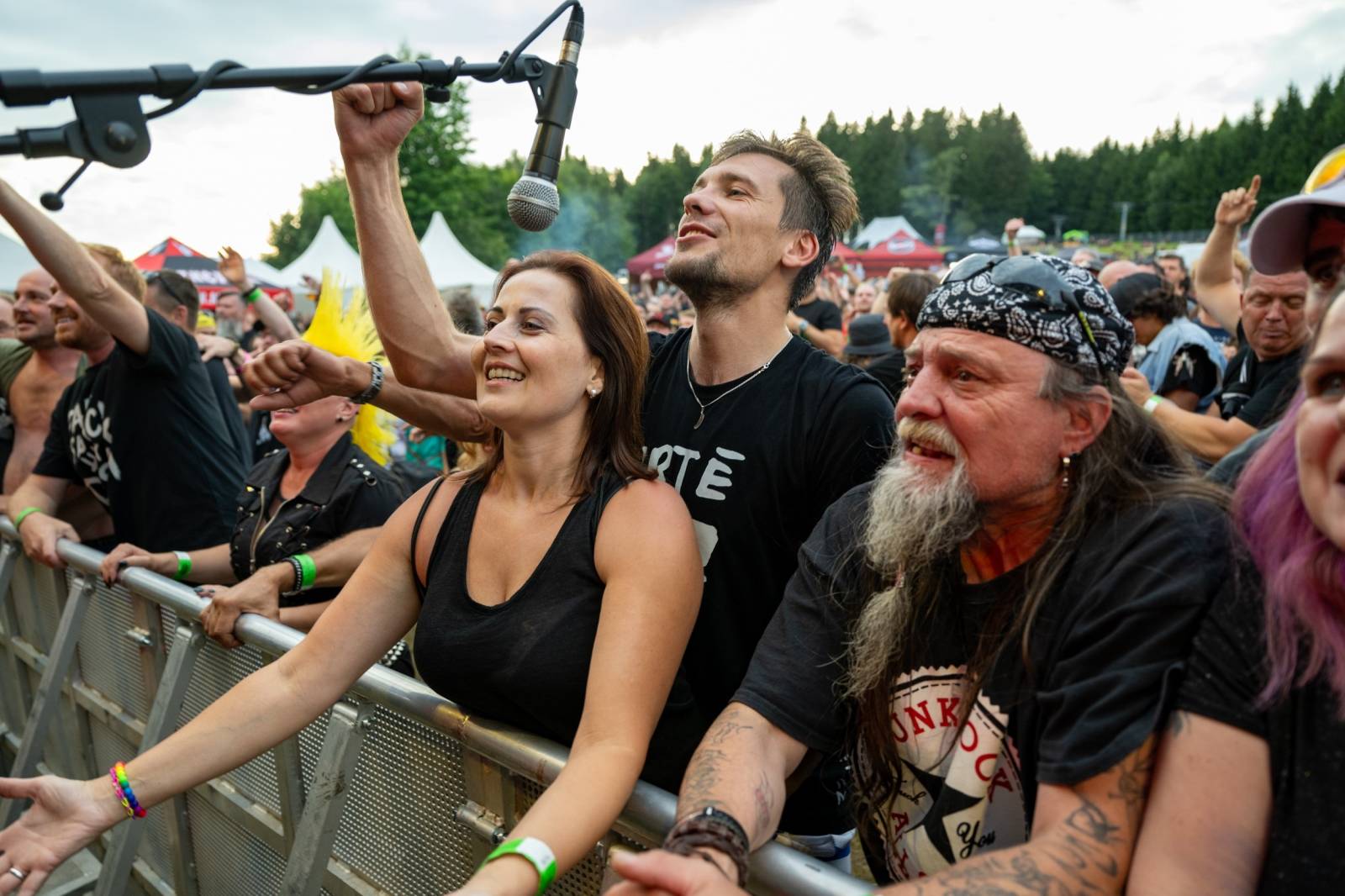 Keltská noc se přestěhovala do Vysoké nad Jizerou. Hvězdami prvního dne byli Mig 21, Vypsaná fiXa, Totální nasazení, Alkehol i Krucipüsk