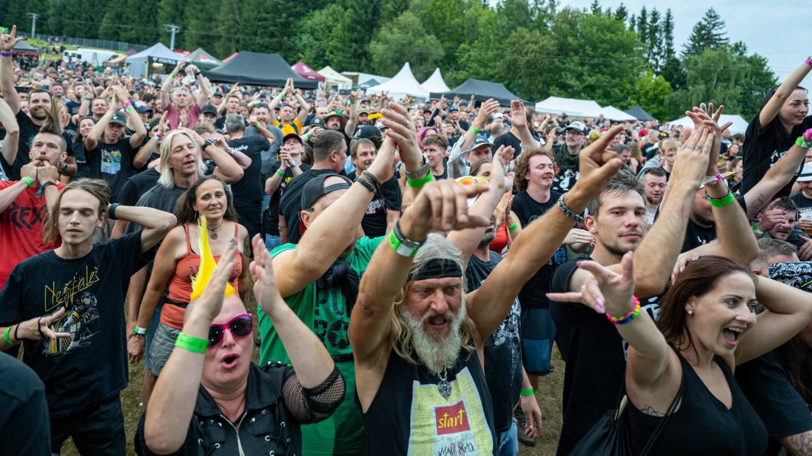 Keltská noc se přestěhovala do Vysoké nad Jizerou. Hvězdami prvního dne byli Mig 21, Vypsaná fiXa, Totální nasazení, Alkehol i Krucipüsk