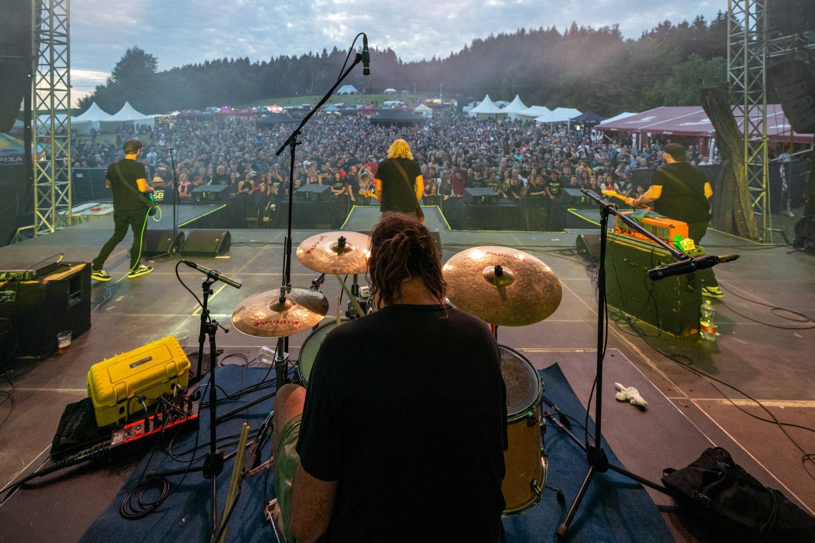 Keltská noc se přestěhovala do Vysoké nad Jizerou. Hvězdami prvního dne byli Mig 21, Vypsaná fiXa, Totální nasazení, Alkehol i Krucipüsk