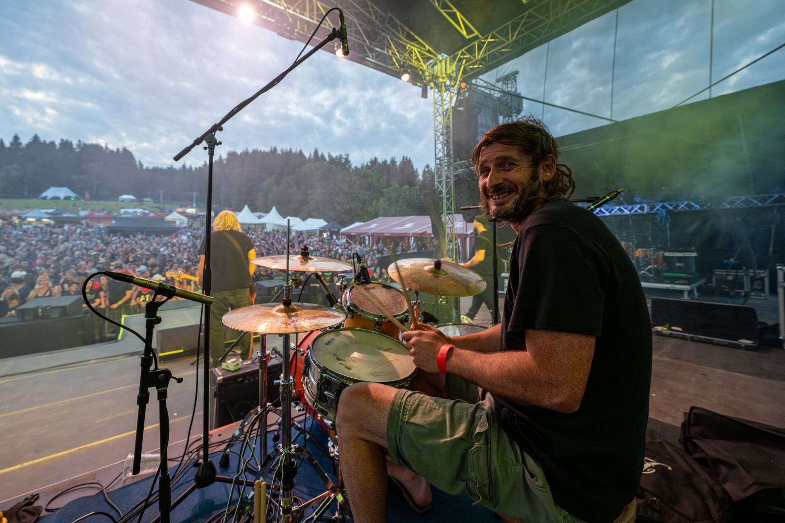 Keltská noc se přestěhovala do Vysoké nad Jizerou. Hvězdami prvního dne byli Mig 21, Vypsaná fiXa, Totální nasazení, Alkehol i Krucipüsk