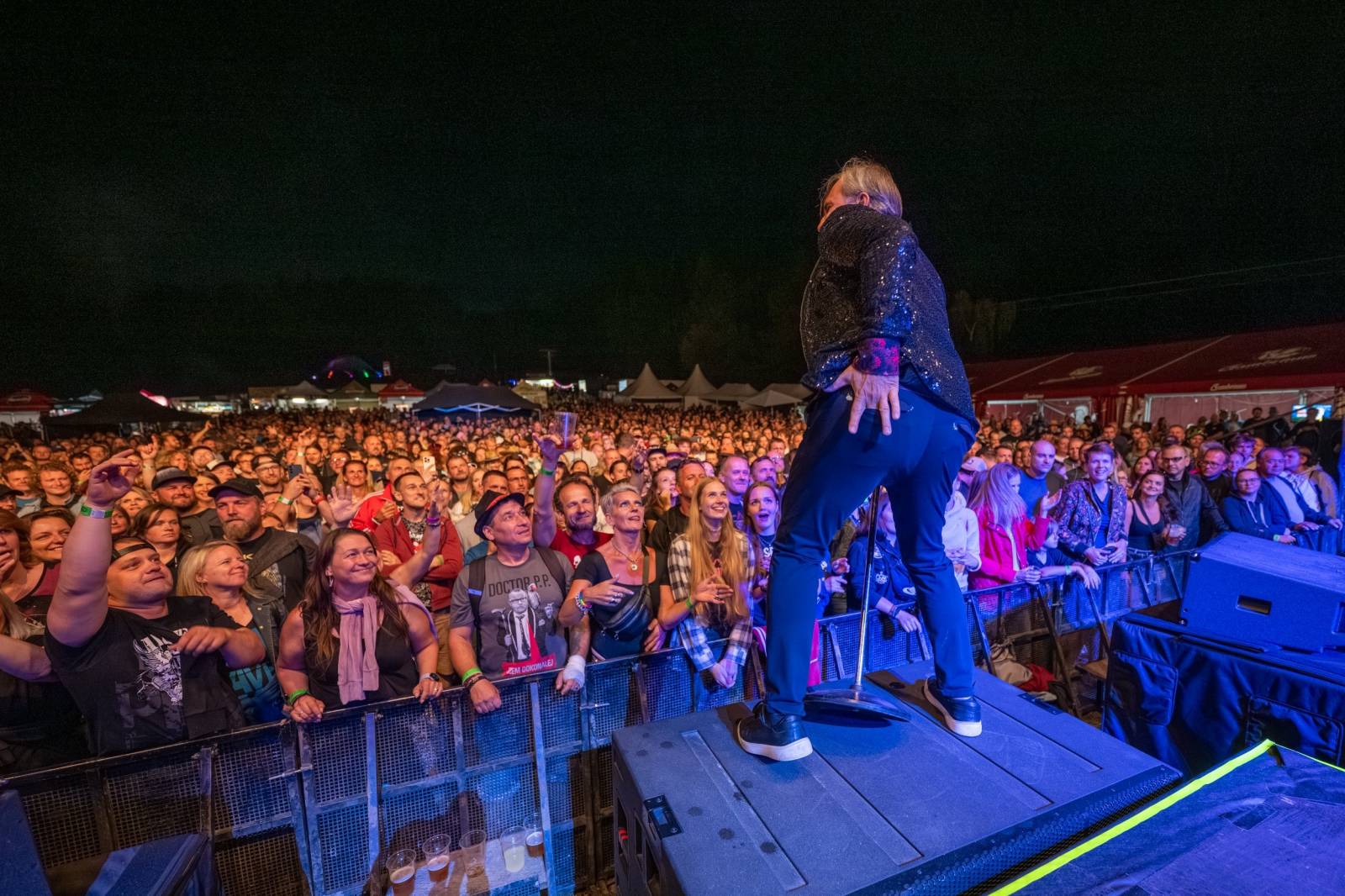 Keltská noc se přestěhovala do Vysoké nad Jizerou. Hvězdami prvního dne byli Mig 21, Vypsaná fiXa, Totální nasazení, Alkehol i Krucipüsk