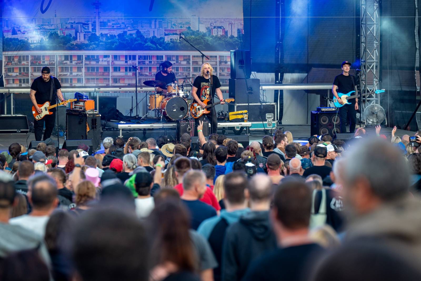 Keltská noc se přestěhovala do Vysoké nad Jizerou. Hvězdami prvního dne byli Mig 21, Vypsaná fiXa, Totální nasazení, Alkehol i Krucipüsk