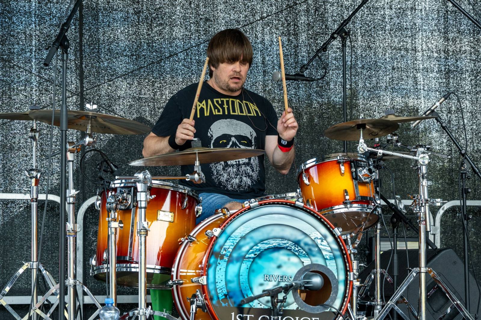 Keltská noc se přestěhovala do Vysoké nad Jizerou. Hvězdami prvního dne byli Mig 21, Vypsaná fiXa, Totální nasazení, Alkehol i Krucipüsk