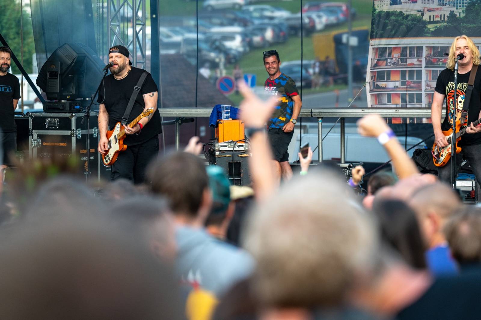 Keltská noc se přestěhovala do Vysoké nad Jizerou. Hvězdami prvního dne byli Mig 21, Vypsaná fiXa, Totální nasazení, Alkehol i Krucipüsk