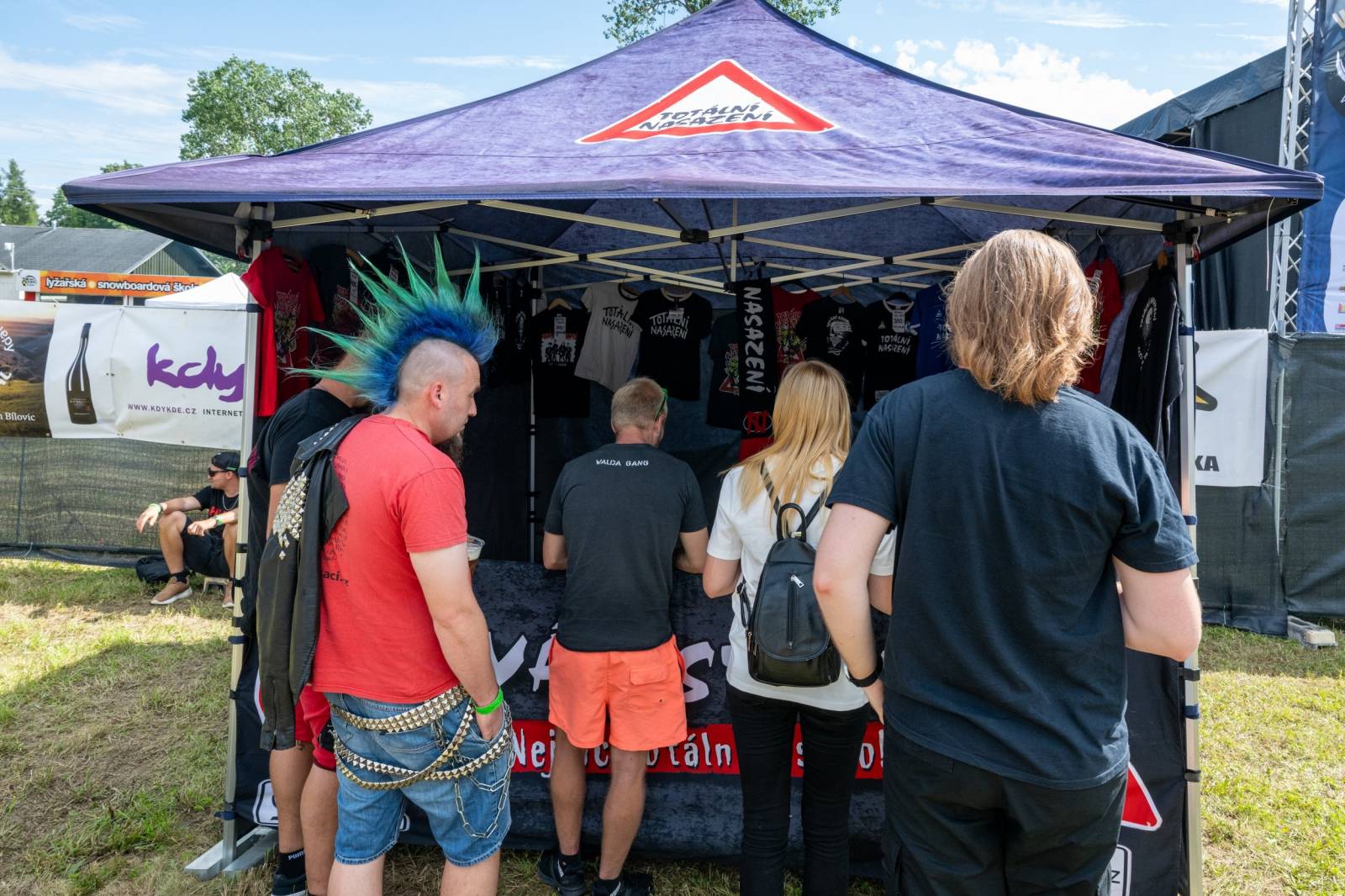 Keltská noc se přestěhovala do Vysoké nad Jizerou. Hvězdami prvního dne byli Mig 21, Vypsaná fiXa, Totální nasazení, Alkehol i Krucipüsk