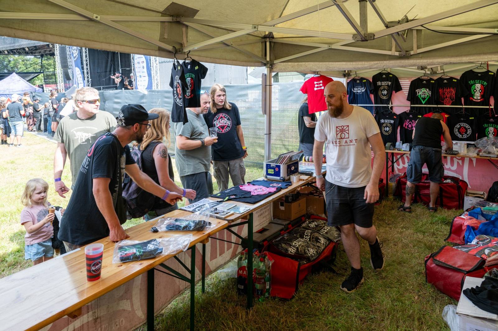 Keltská noc se přestěhovala do Vysoké nad Jizerou. Hvězdami prvního dne byli Mig 21, Vypsaná fiXa, Totální nasazení, Alkehol i Krucipüsk