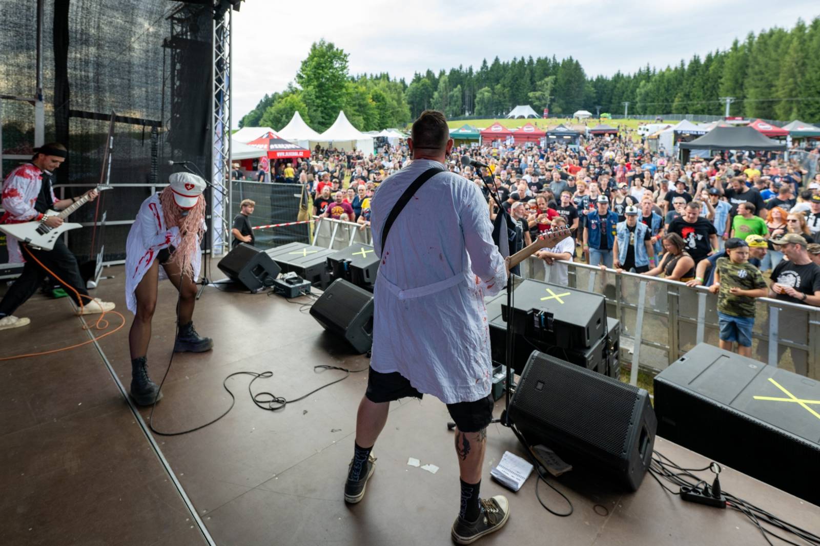 Keltská noc se přestěhovala do Vysoké nad Jizerou. Hvězdami prvního dne byli Mig 21, Vypsaná fiXa, Totální nasazení, Alkehol i Krucipüsk