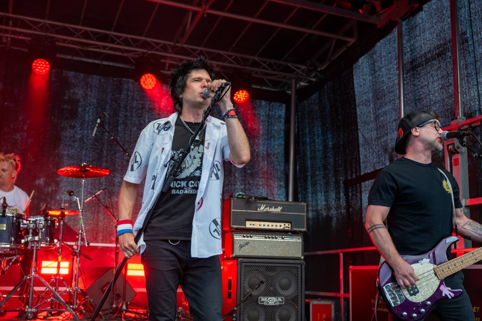 Keltská noc se přestěhovala do Vysoké nad Jizerou. Hvězdami prvního dne byli Mig 21, Vypsaná fiXa, Totální nasazení, Alkehol i Krucipüsk