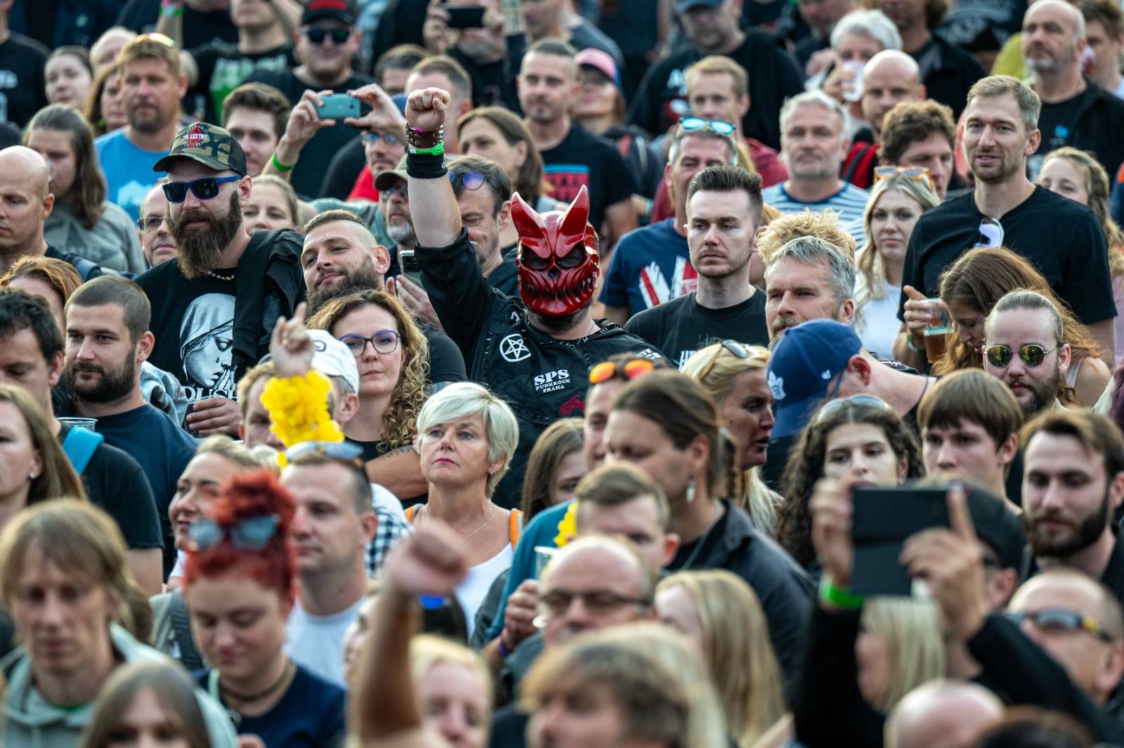 Keltská noc se přestěhovala do Vysoké nad Jizerou. Hvězdami prvního dne byli Mig 21, Vypsaná fiXa, Totální nasazení, Alkehol i Krucipüsk