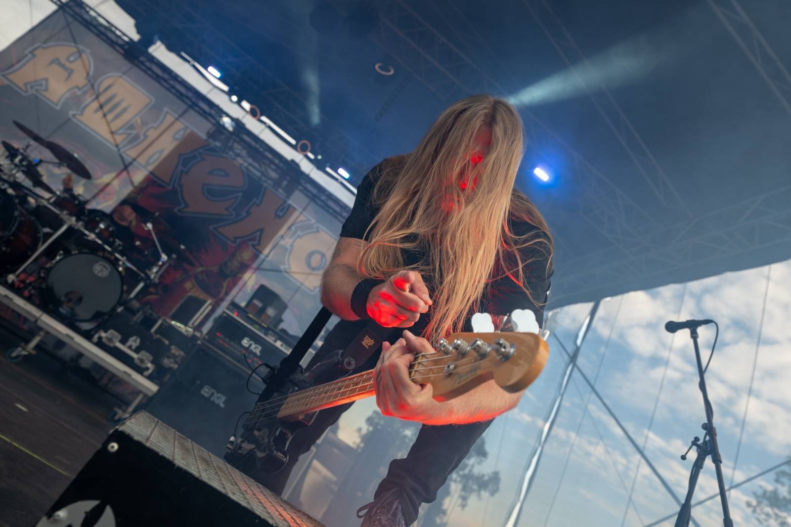 Keltská noc se přestěhovala do Vysoké nad Jizerou. Hvězdami prvního dne byli Mig 21, Vypsaná fiXa, Totální nasazení, Alkehol i Krucipüsk