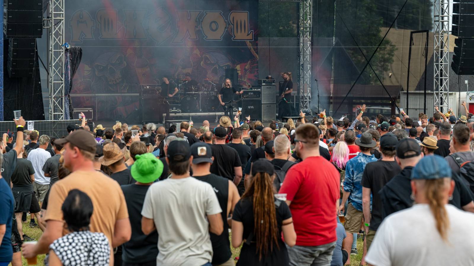 Keltská noc se přestěhovala do Vysoké nad Jizerou. Hvězdami prvního dne byli Mig 21, Vypsaná fiXa, Totální nasazení, Alkehol i Krucipüsk