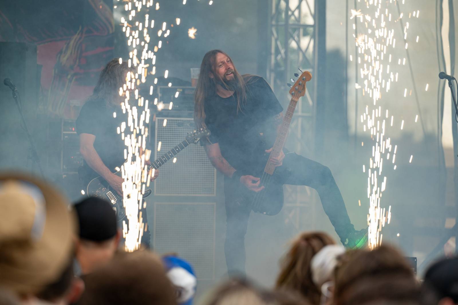 Keltská noc se přestěhovala do Vysoké nad Jizerou. Hvězdami prvního dne byli Mig 21, Vypsaná fiXa, Totální nasazení, Alkehol i Krucipüsk