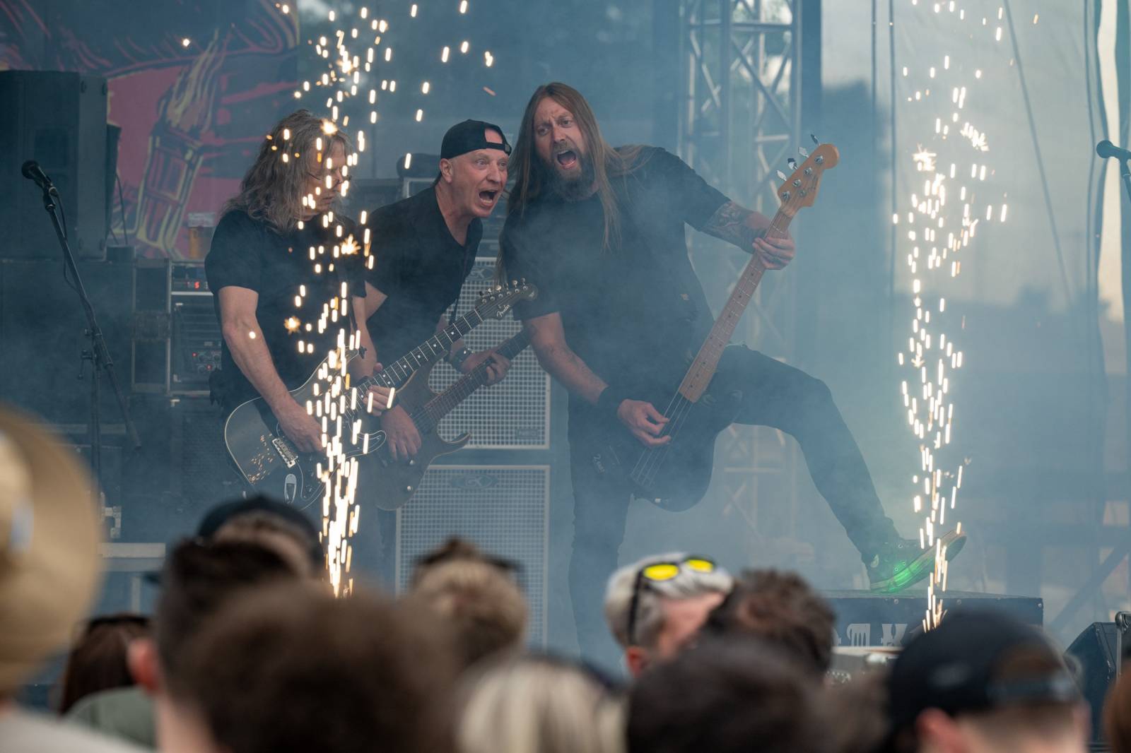 Keltská noc se přestěhovala do Vysoké nad Jizerou. Hvězdami prvního dne byli Mig 21, Vypsaná fiXa, Totální nasazení, Alkehol i Krucipüsk