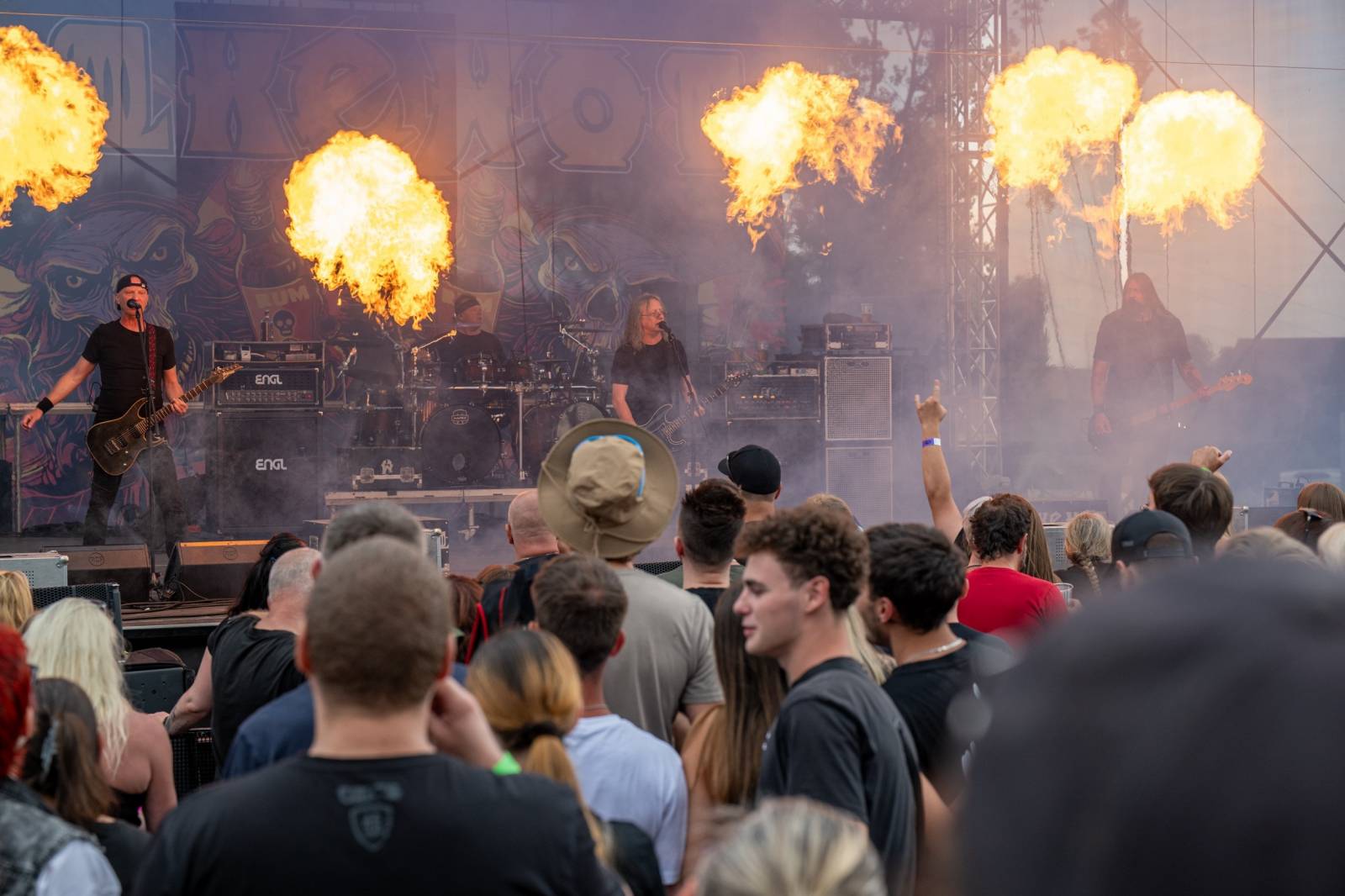 Keltská noc se přestěhovala do Vysoké nad Jizerou. Hvězdami prvního dne byli Mig 21, Vypsaná fiXa, Totální nasazení, Alkehol i Krucipüsk