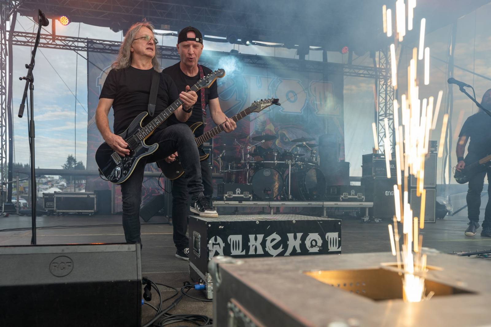 Keltská noc se přestěhovala do Vysoké nad Jizerou. Hvězdami prvního dne byli Mig 21, Vypsaná fiXa, Totální nasazení, Alkehol i Krucipüsk