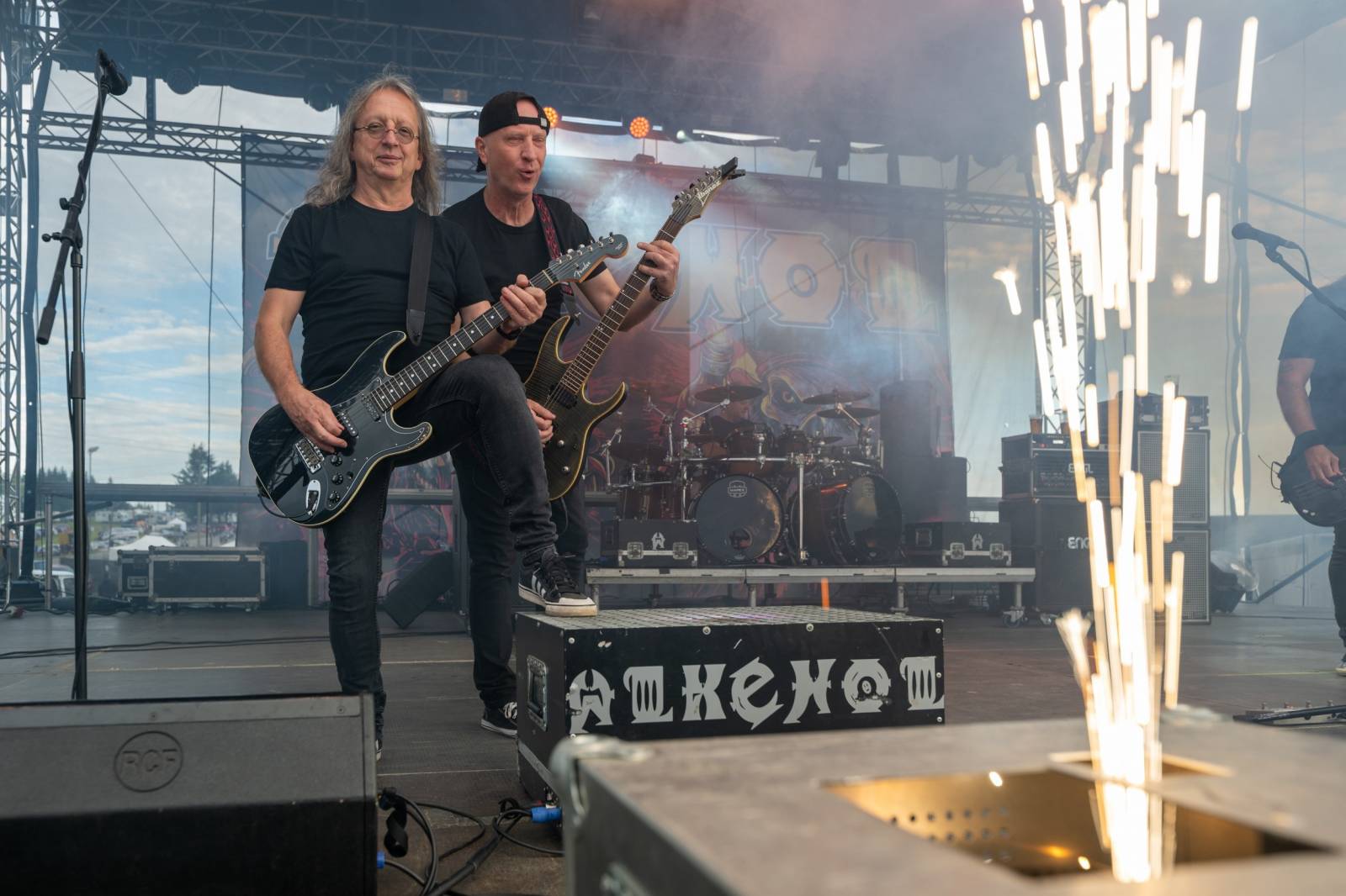 Keltská noc se přestěhovala do Vysoké nad Jizerou. Hvězdami prvního dne byli Mig 21, Vypsaná fiXa, Totální nasazení, Alkehol i Krucipüsk