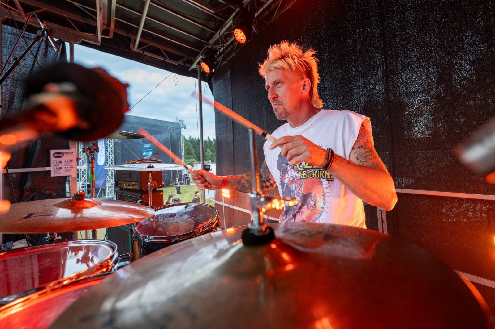 Keltská noc se přestěhovala do Vysoké nad Jizerou. Hvězdami prvního dne byli Mig 21, Vypsaná fiXa, Totální nasazení, Alkehol i Krucipüsk