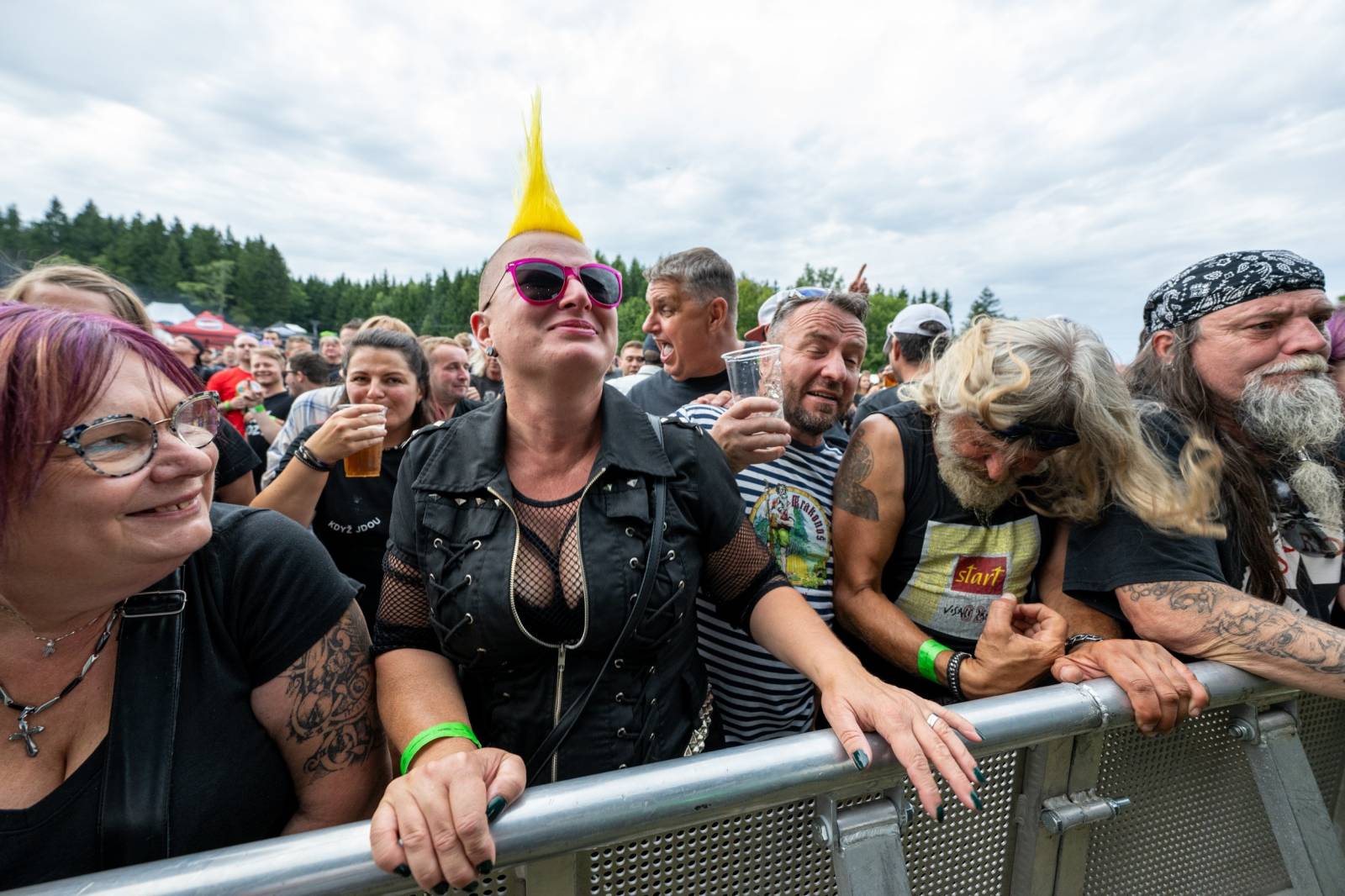 Keltská noc se přestěhovala do Vysoké nad Jizerou. Hvězdami prvního dne byli Mig 21, Vypsaná fiXa, Totální nasazení, Alkehol i Krucipüsk