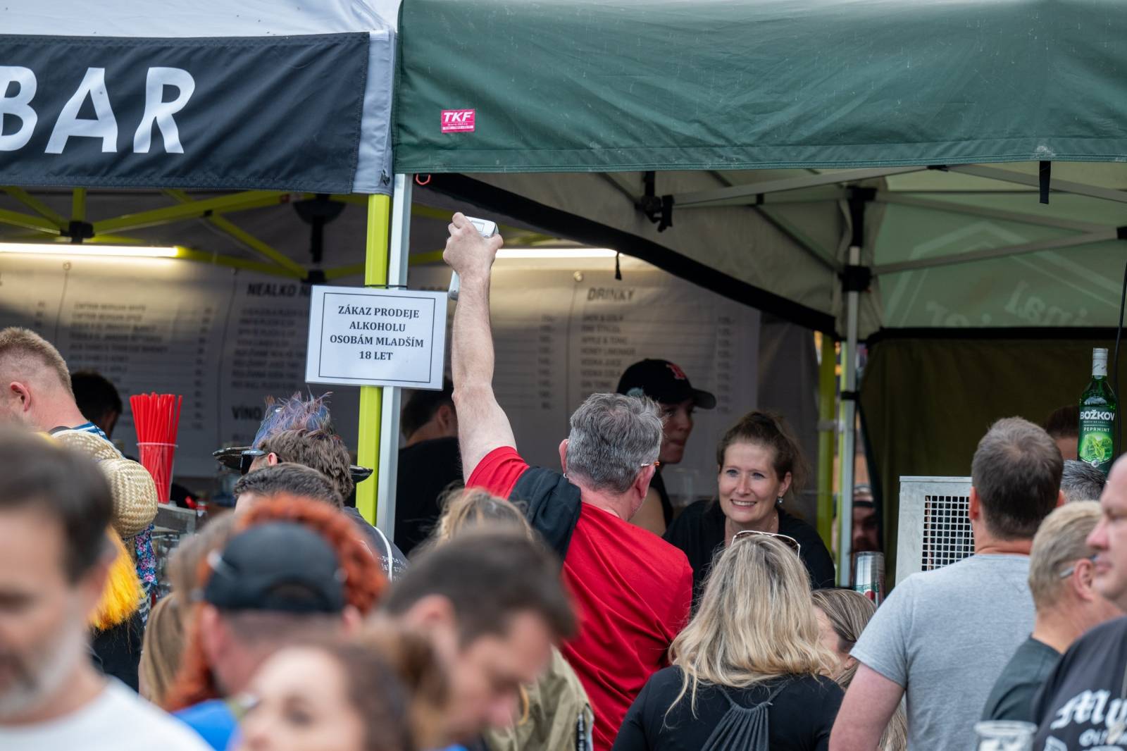 Keltská noc se přestěhovala do Vysoké nad Jizerou. Hvězdami prvního dne byli Mig 21, Vypsaná fiXa, Totální nasazení, Alkehol i Krucipüsk