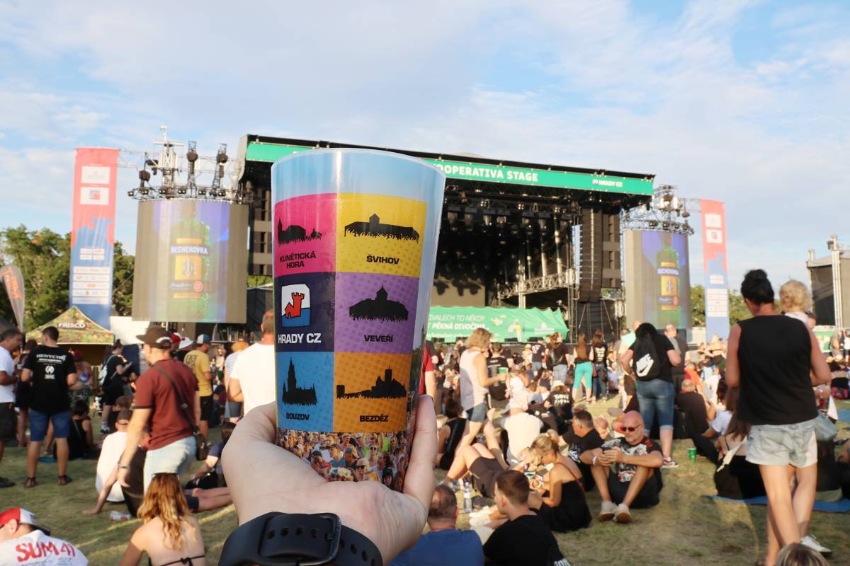 Hrady CZ na Veveří: Tomáš Klus se zranil, k Wanastowkám se připojila Lucie a víkend zakončil svou show Kabát