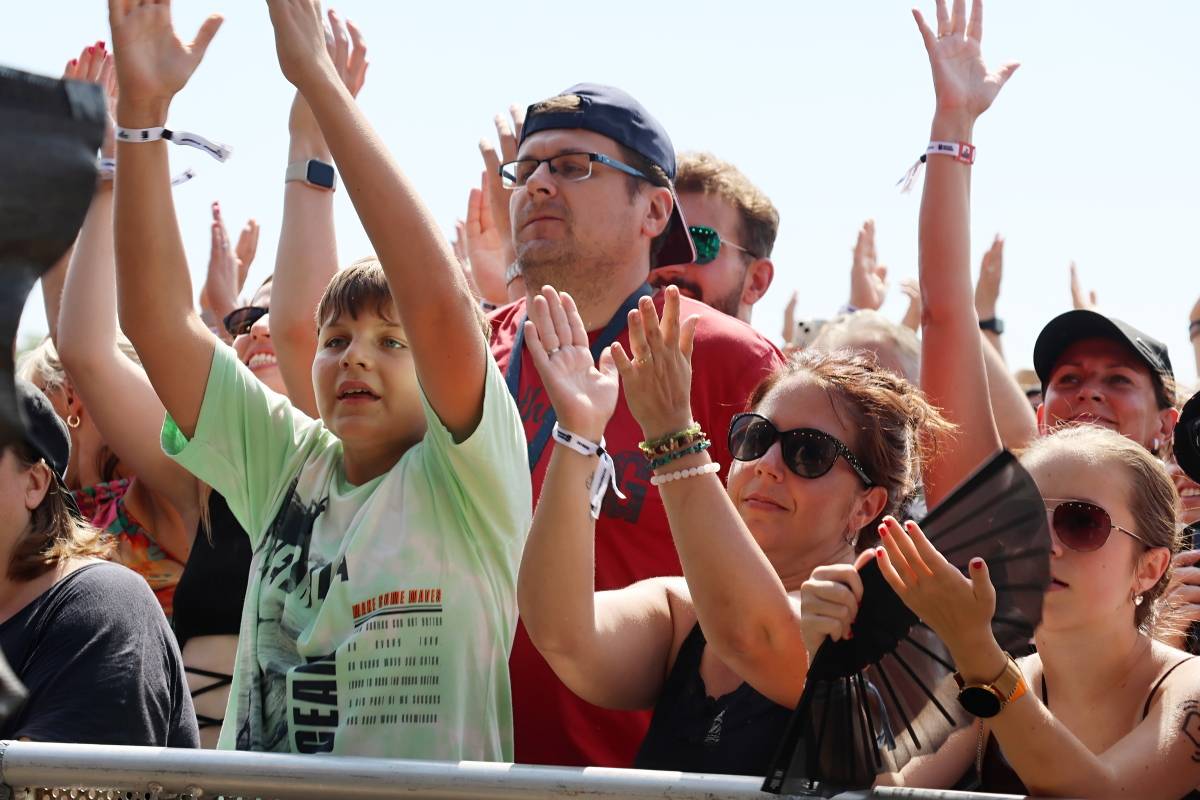 Hrady CZ na Veveří: Tomáš Klus se zranil, k Wanastowkám se připojila Lucie a víkend zakončil svou show Kabát