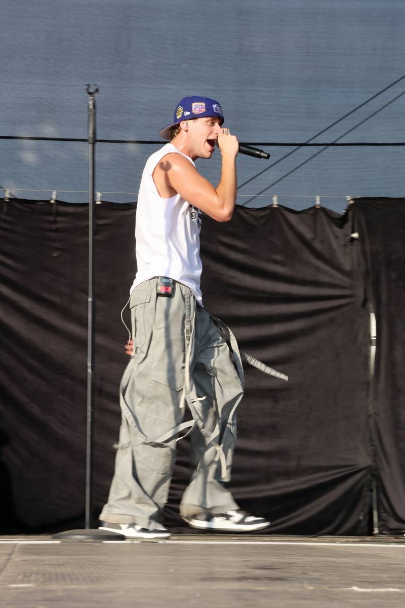 Hrady CZ na Veveří: Tomáš Klus se zranil, k Wanastowkám se připojila Lucie a víkend zakončil svou show Kabát