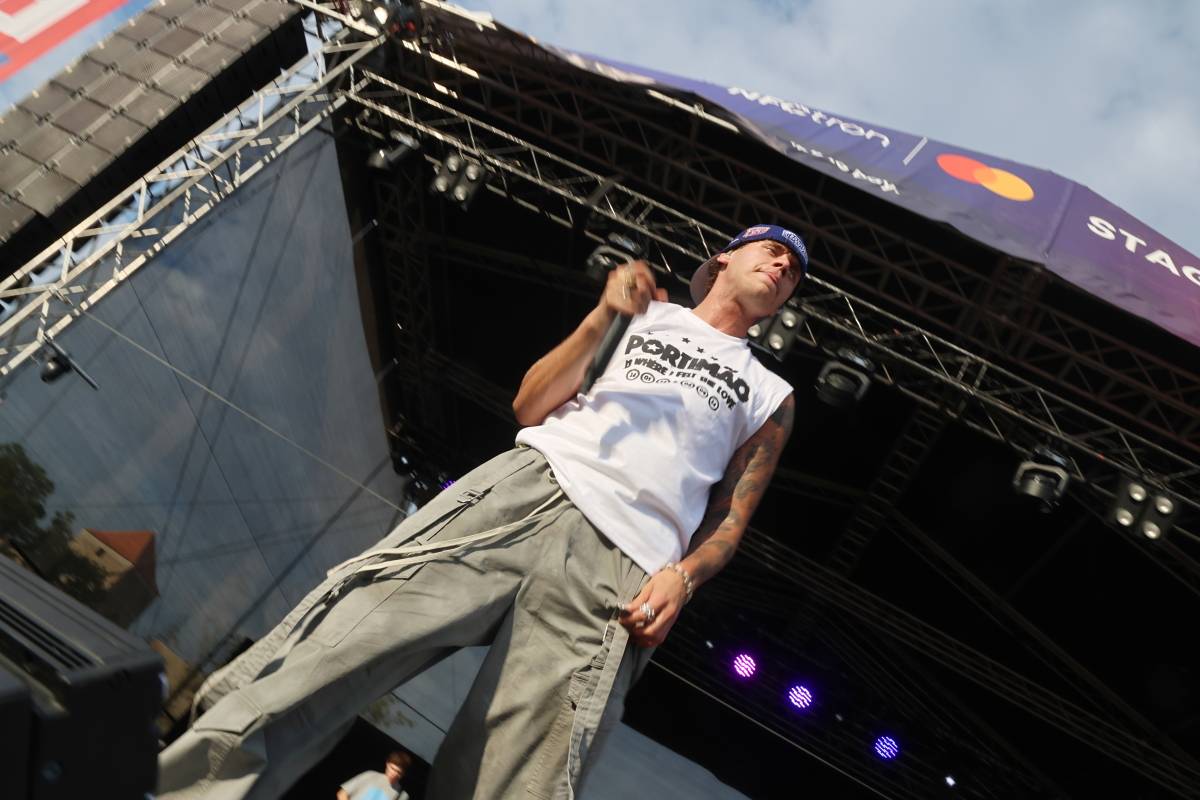 Hrady CZ na Veveří: Tomáš Klus se zranil, k Wanastowkám se připojila Lucie a víkend zakončil svou show Kabát