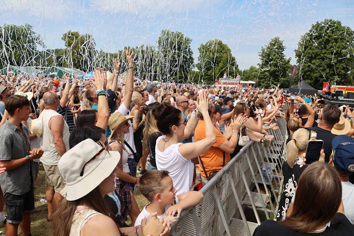 Hrady CZ na Veveří: Tomáš Klus se zranil, k Wanastowkám se připojila Lucie a víkend zakončil svou show Kabát