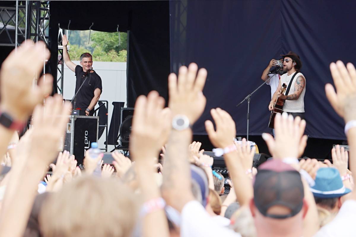 Hrady CZ na Veveří: Tomáš Klus se zranil, k Wanastowkám se připojila Lucie a víkend zakončil svou show Kabát