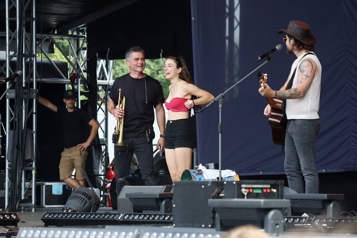 Hrady CZ na Veveří: Tomáš Klus se zranil, k Wanastowkám se připojila Lucie a víkend zakončil svou show Kabát