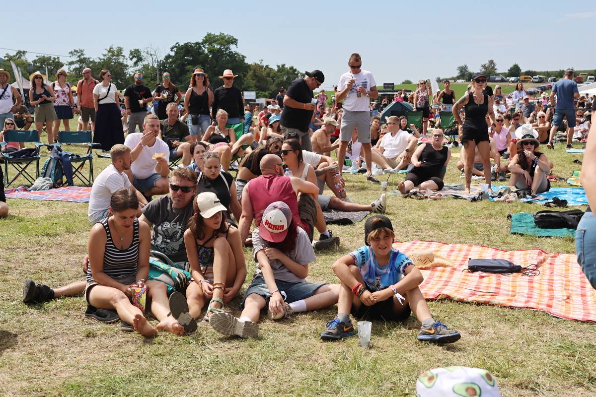 Hrady CZ na Veveří: Tomáš Klus se zranil, k Wanastowkám se připojila Lucie a víkend zakončil svou show Kabát