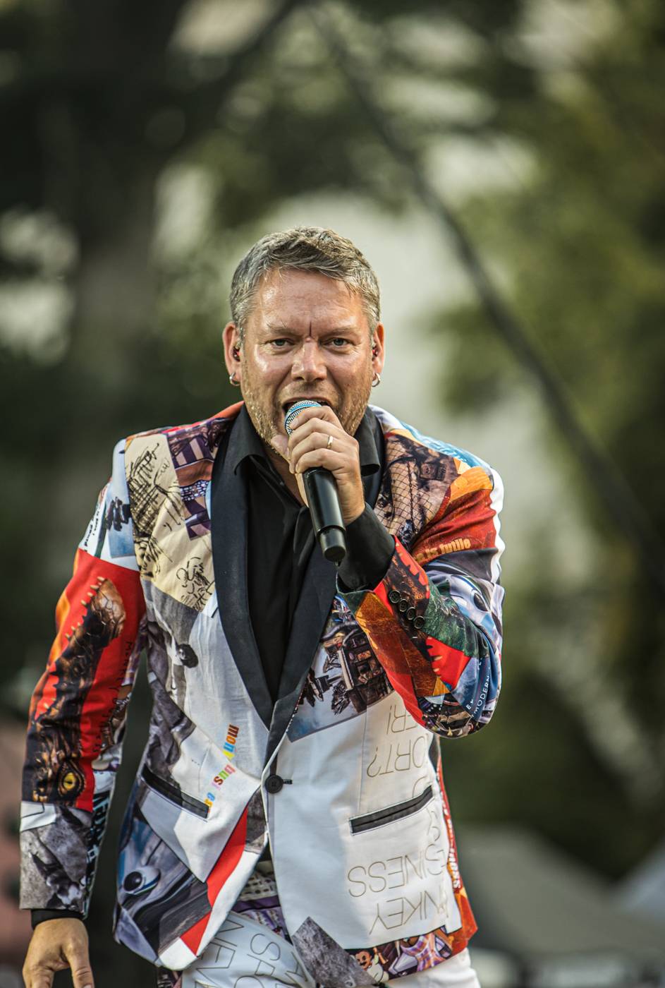 Monkey Business a J.A.R. ukázali, zač je toho Loket. Košile Matěje Rupperta šla opět dolů