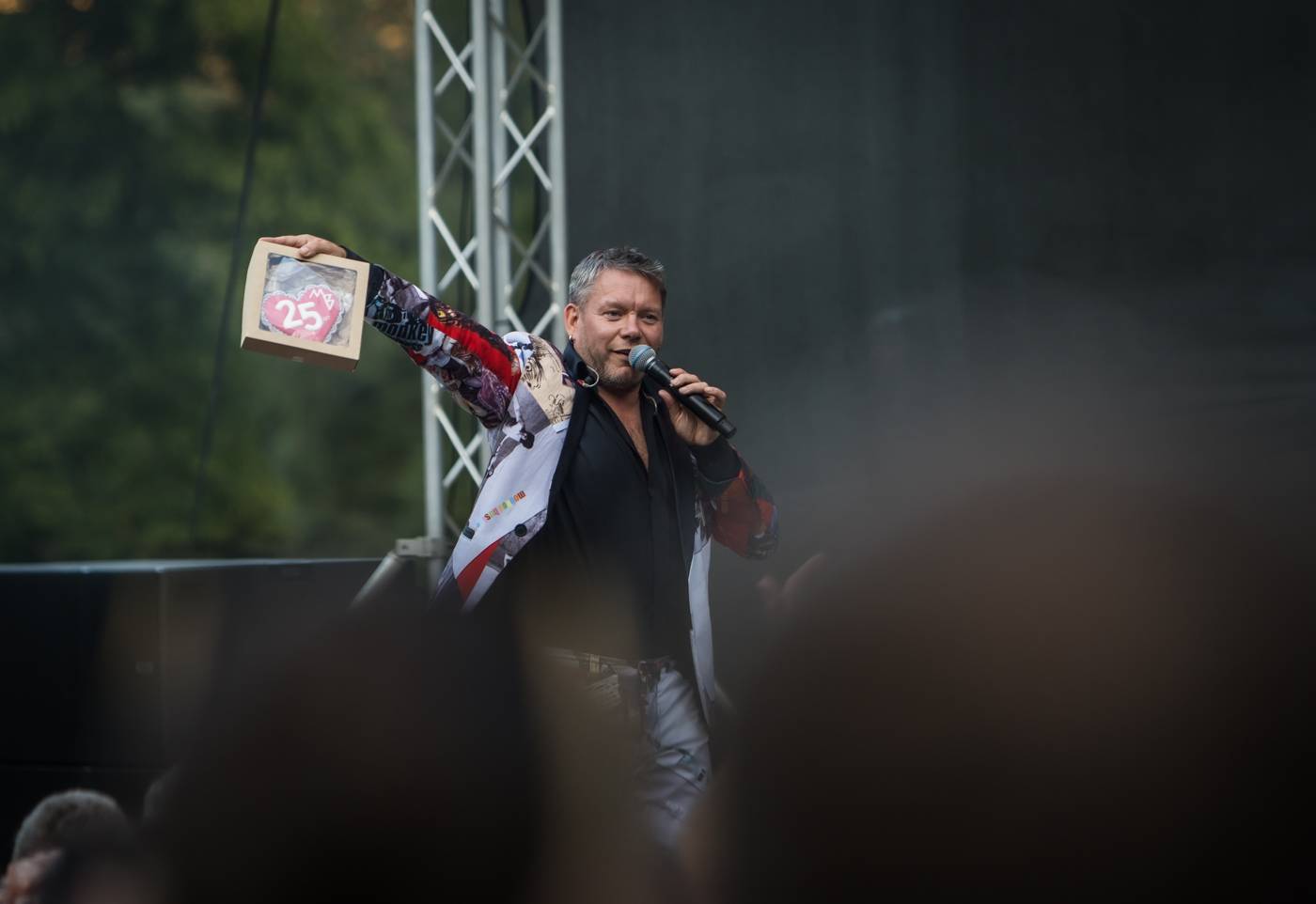 Monkey Business a J.A.R. ukázali, zač je toho Loket. Košile Matěje Rupperta šla opět dolů