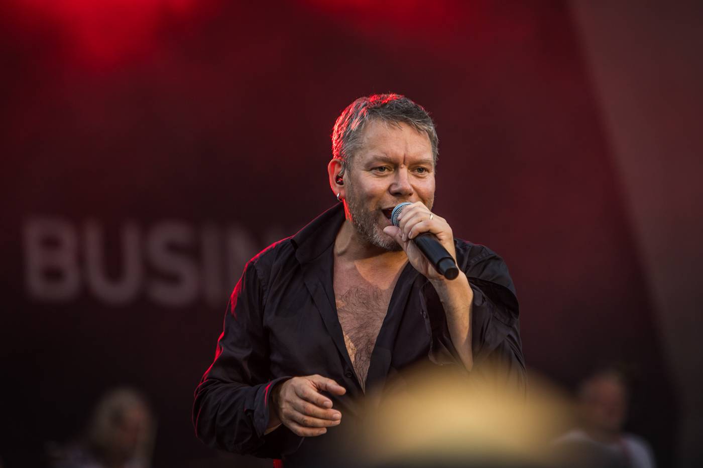 Monkey Business a J.A.R. ukázali, zač je toho Loket. Košile Matěje Rupperta šla opět dolů