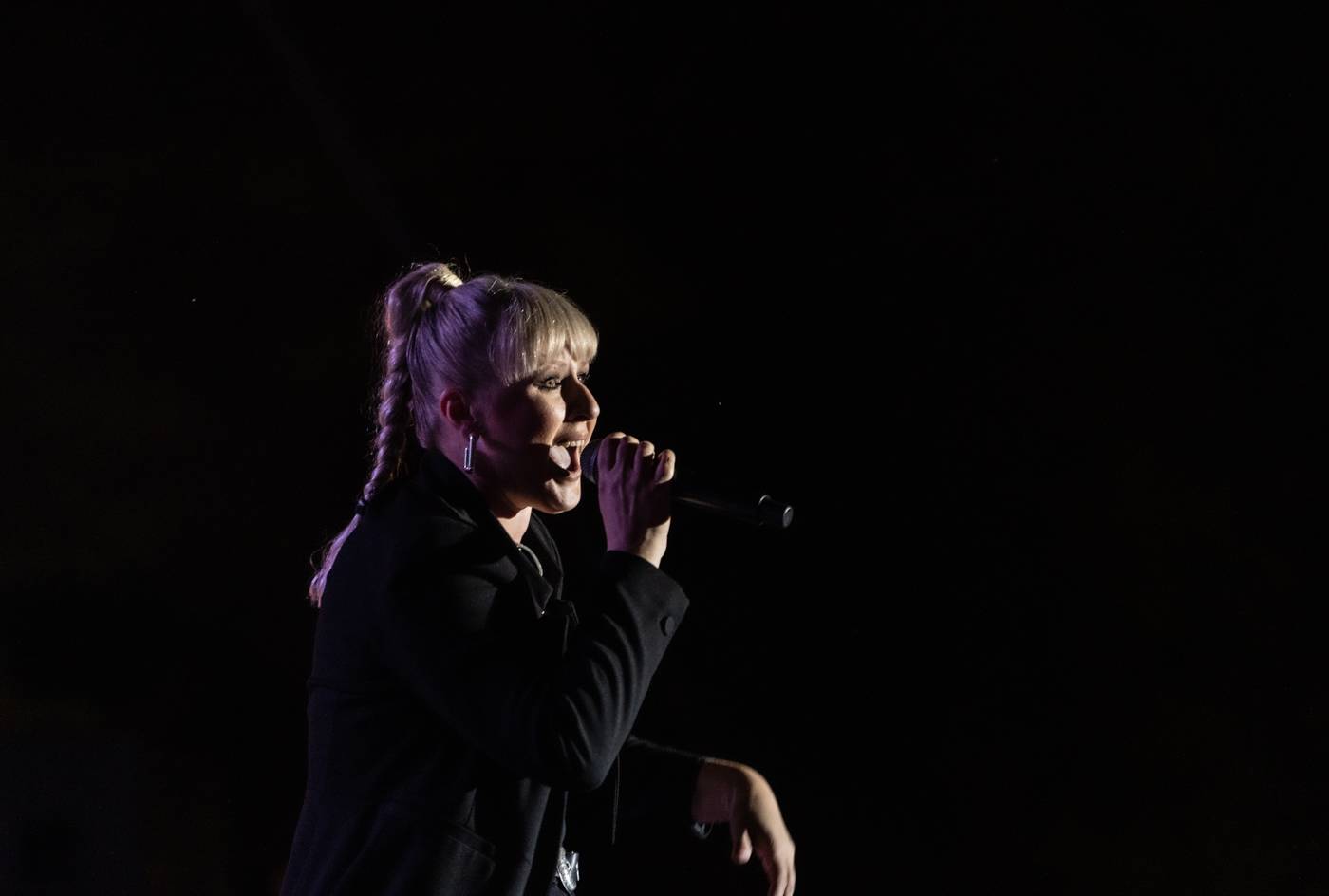 Monkey Business a J.A.R. ukázali, zač je toho Loket. Košile Matěje Rupperta šla opět dolů