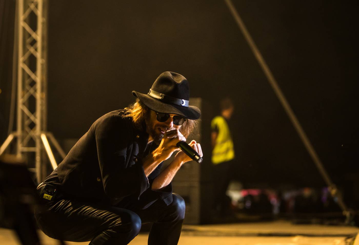 Monkey Business a J.A.R. ukázali, zač je toho Loket. Košile Matěje Rupperta šla opět dolů