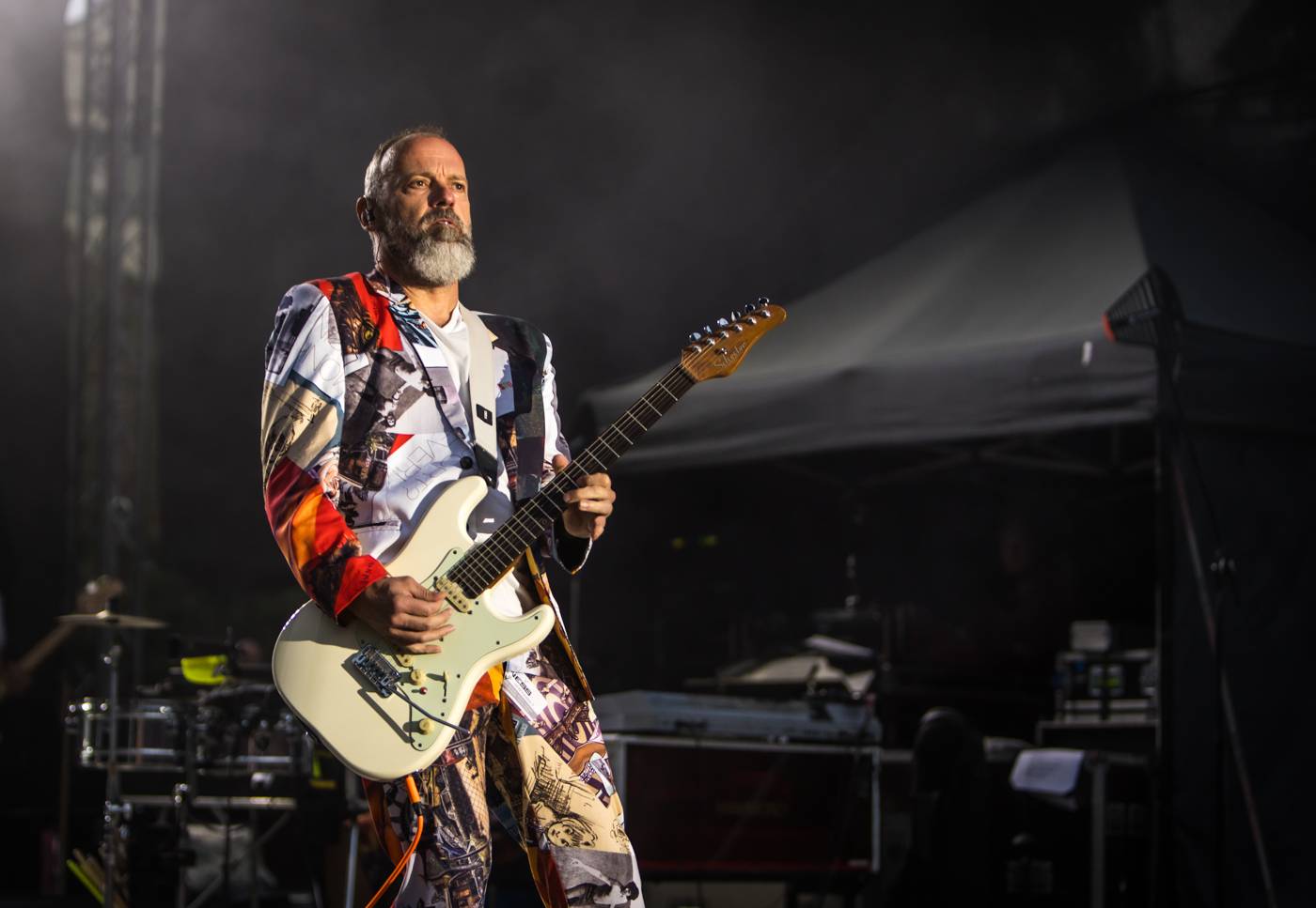 Monkey Business a J.A.R. ukázali, zač je toho Loket. Košile Matěje Rupperta šla opět dolů