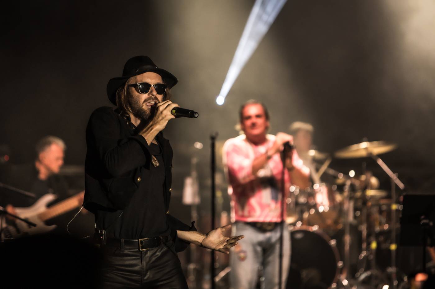 Monkey Business a J.A.R. ukázali, zač je toho Loket. Košile Matěje Rupperta šla opět dolů